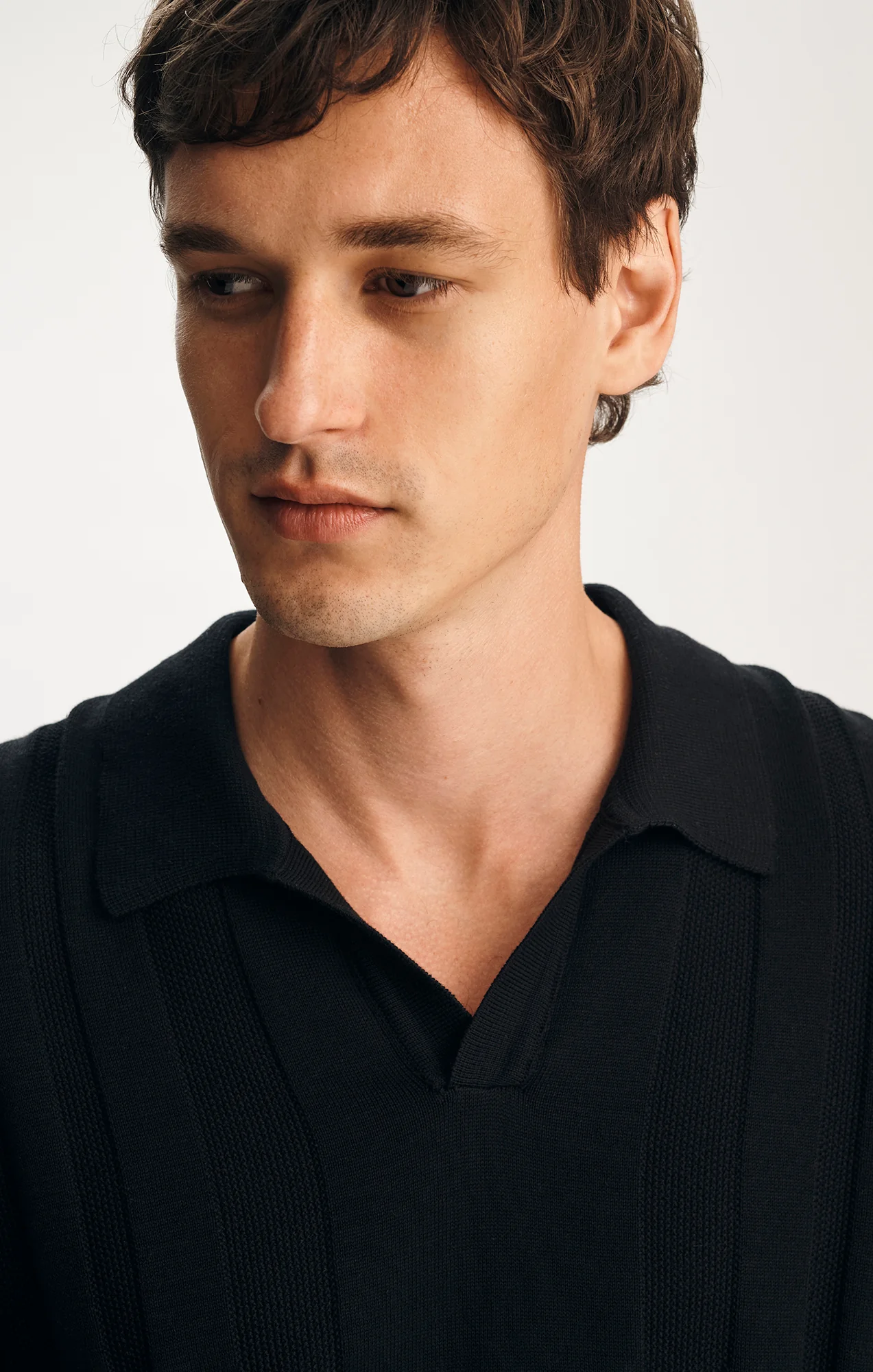 SHORT SLEEVE POLO SWEATER IN BLACK - Image 3