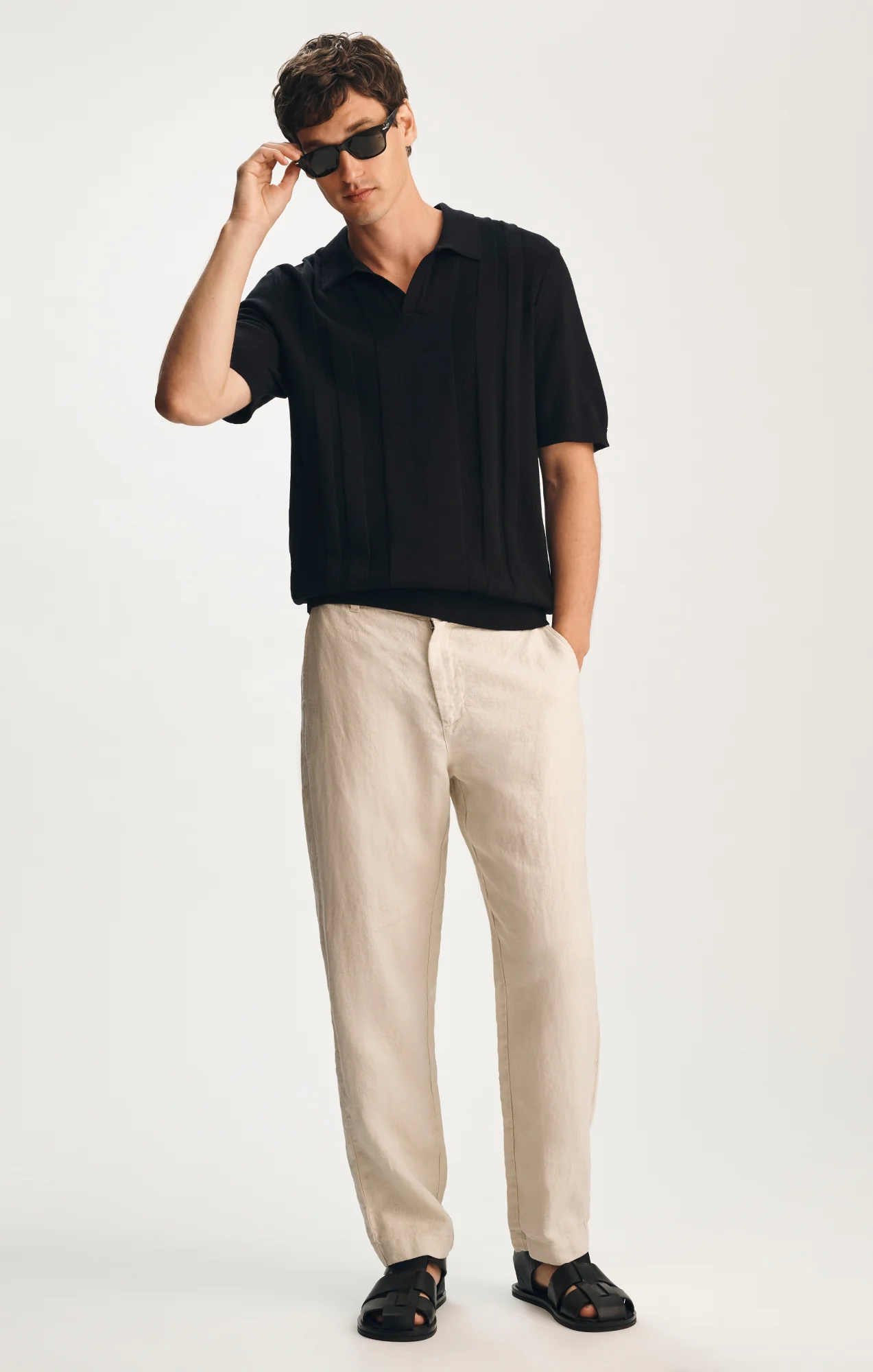 SHORT SLEEVE POLO SWEATER IN BLACK - Image 4