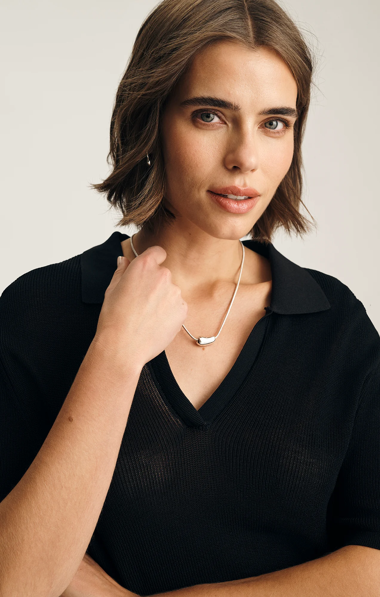 SHORT SLEEVE POLO SWEATER IN BLACK - Image 4