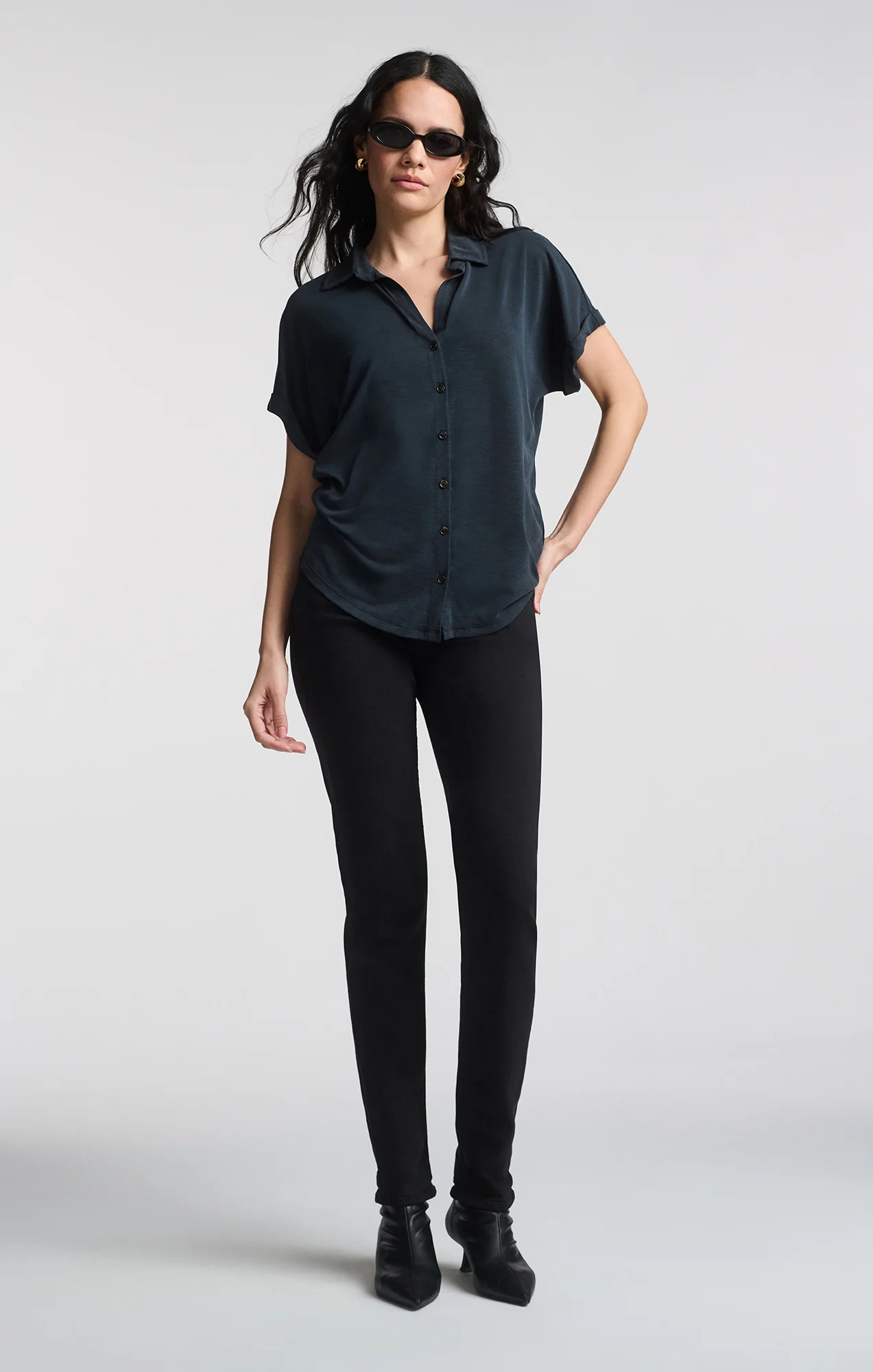 LUXE TOUCH TENCEL™ BUTTON-UP T-SHIRT IN BLACK - Image 2