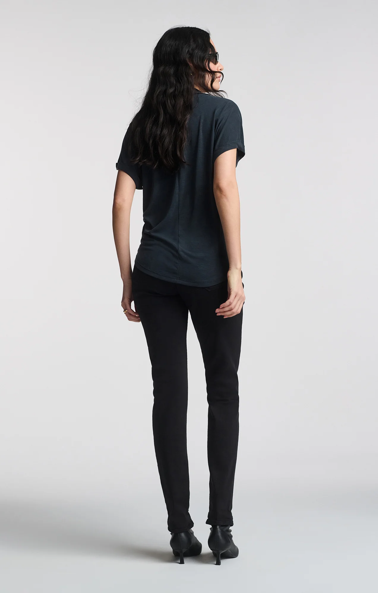 LUXE TOUCH TENCEL™ BUTTON-UP T-SHIRT IN BLACK - Image 3
