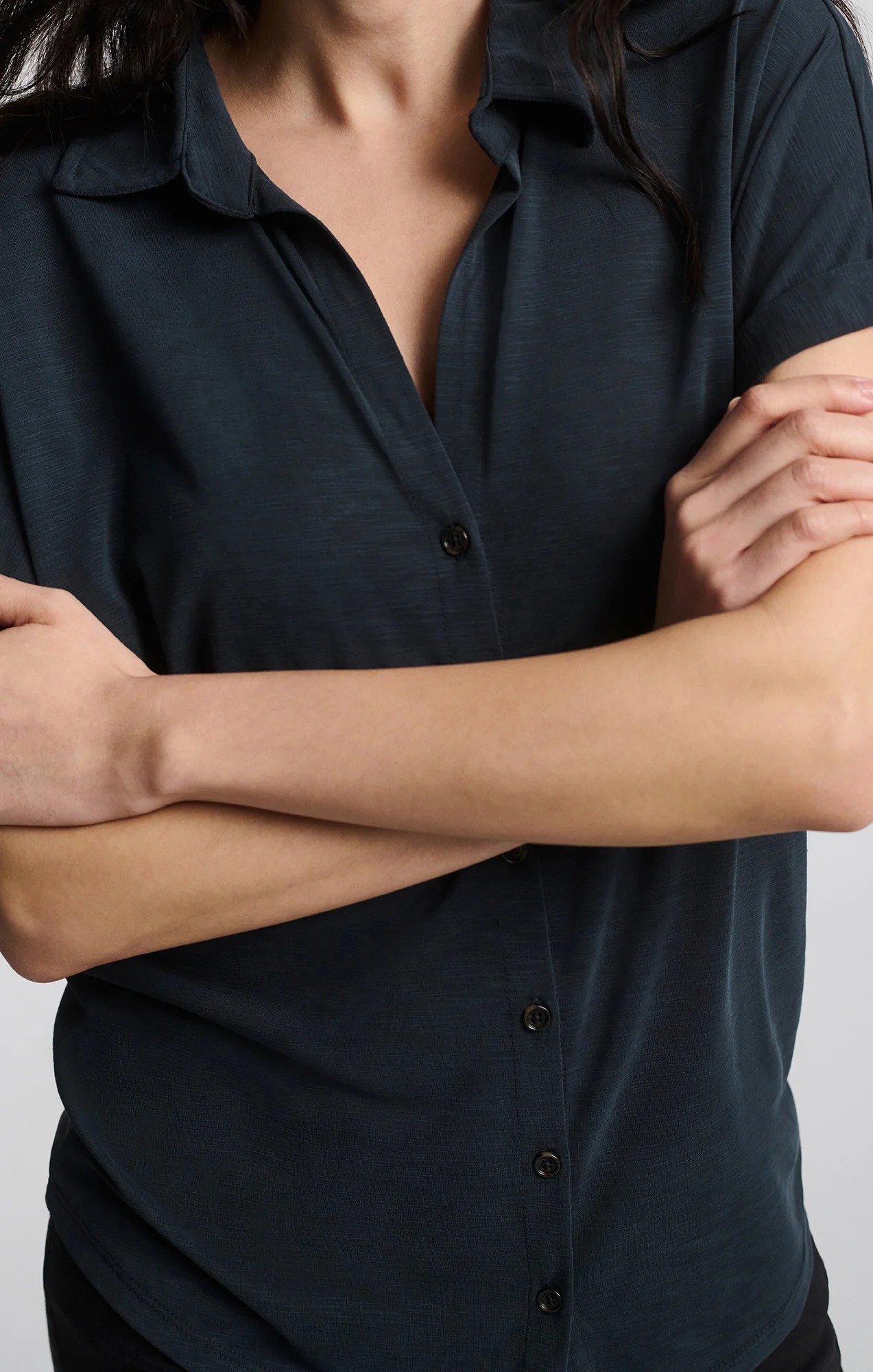 LUXE TOUCH TENCEL™ BUTTON-UP T-SHIRT IN BLACK - Image 6