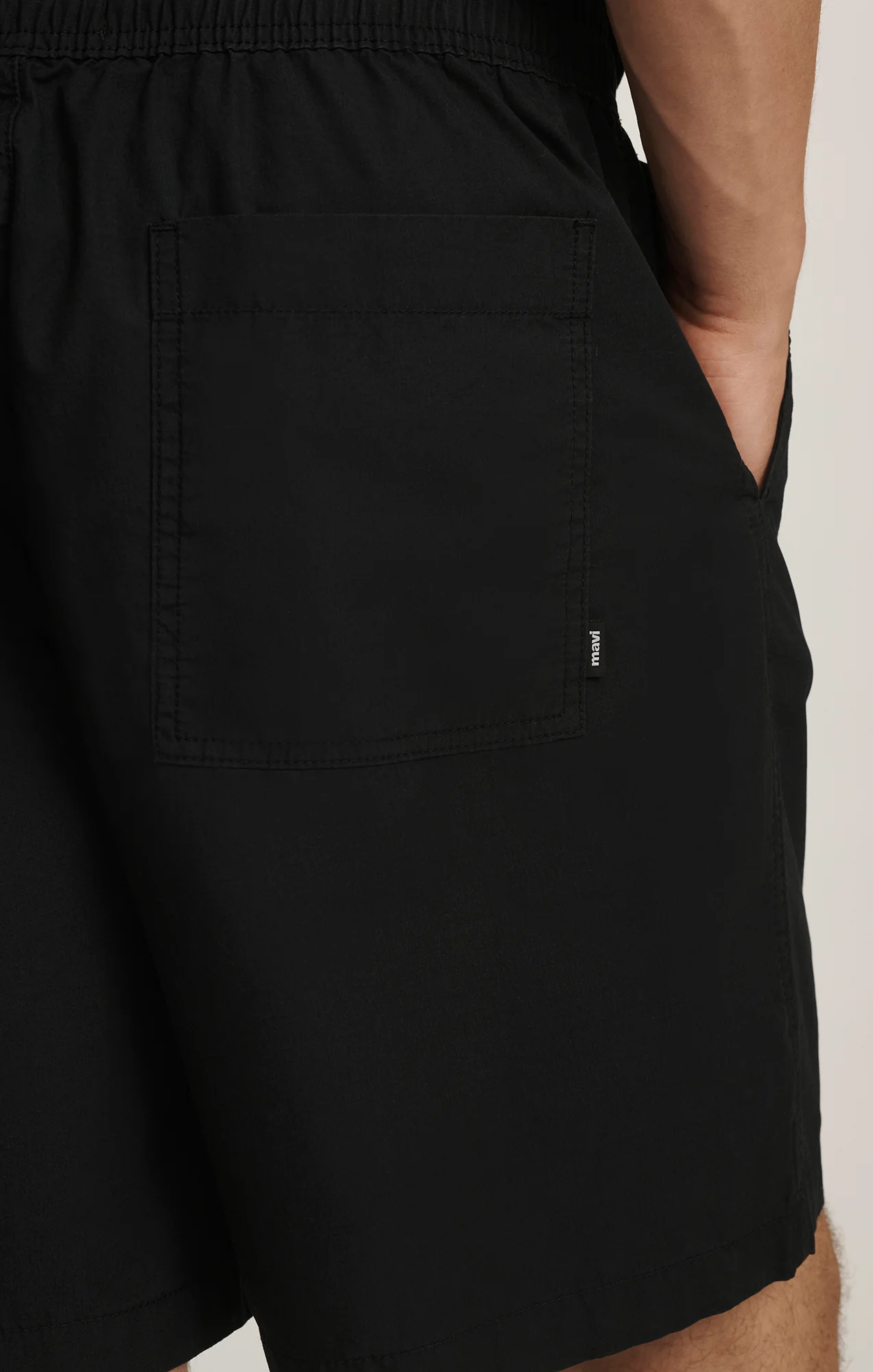 SPORTY DRAWSTRING SHORTS IN BLACK - Image 6