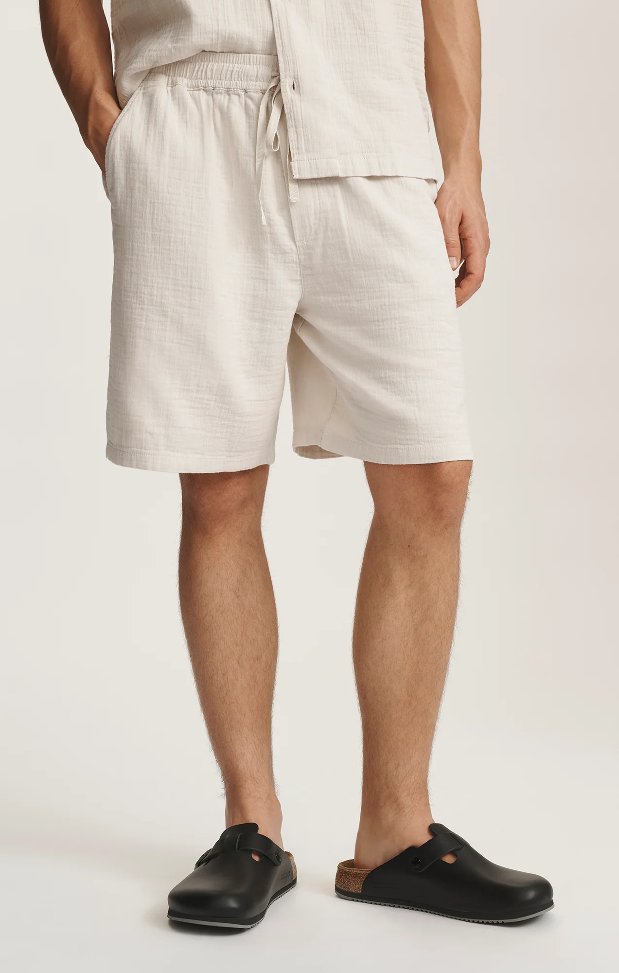 GAUZE SHORTS IN SILVER BIRCH - Image 4