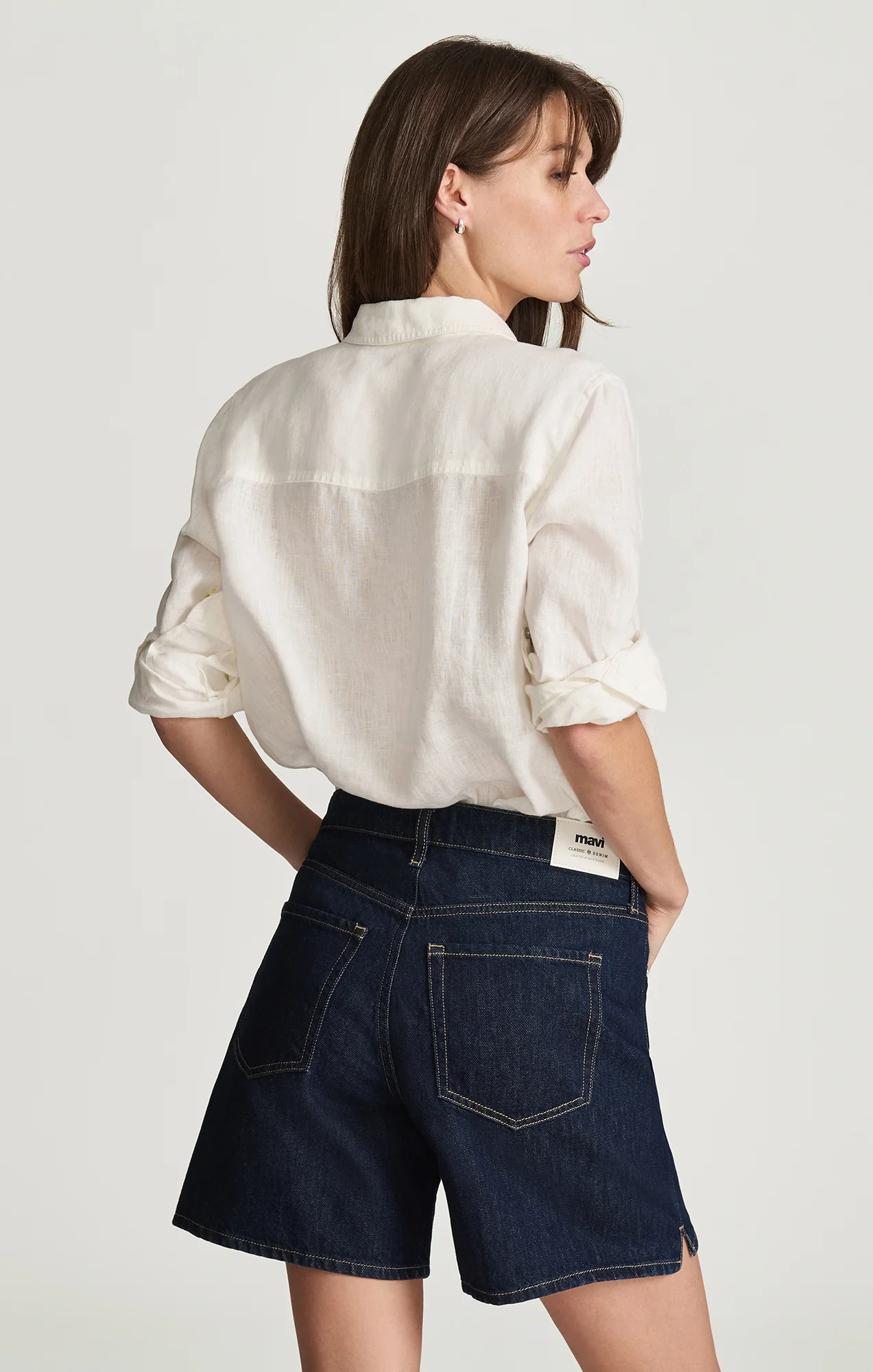 SIENA RELAXED SHORTS IN RINSE CLASSIC DENIM - Image 4