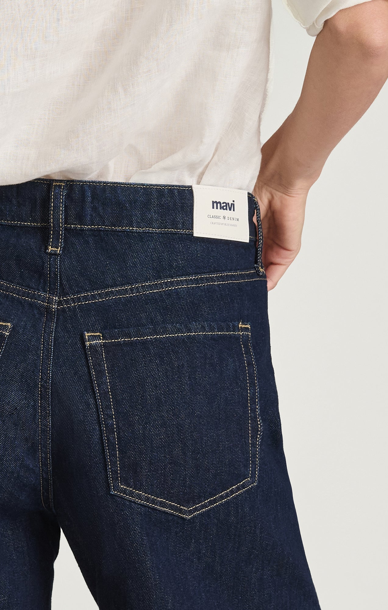 SIENA RELAXED SHORTS IN RINSE CLASSIC DENIM - Image 6