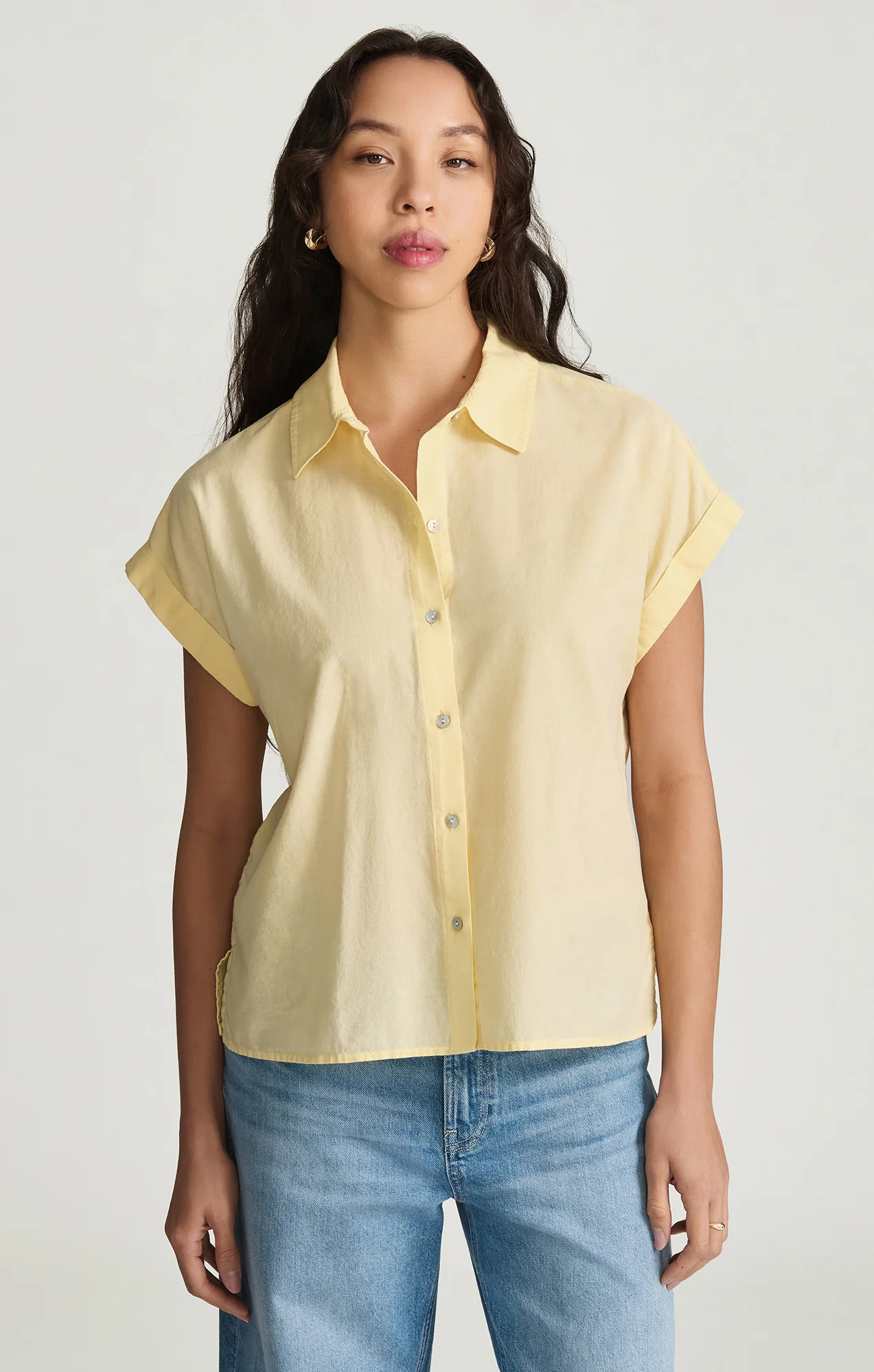 SLEEVELESS BUTTON-UP SHIRT IN SUNLIGHT