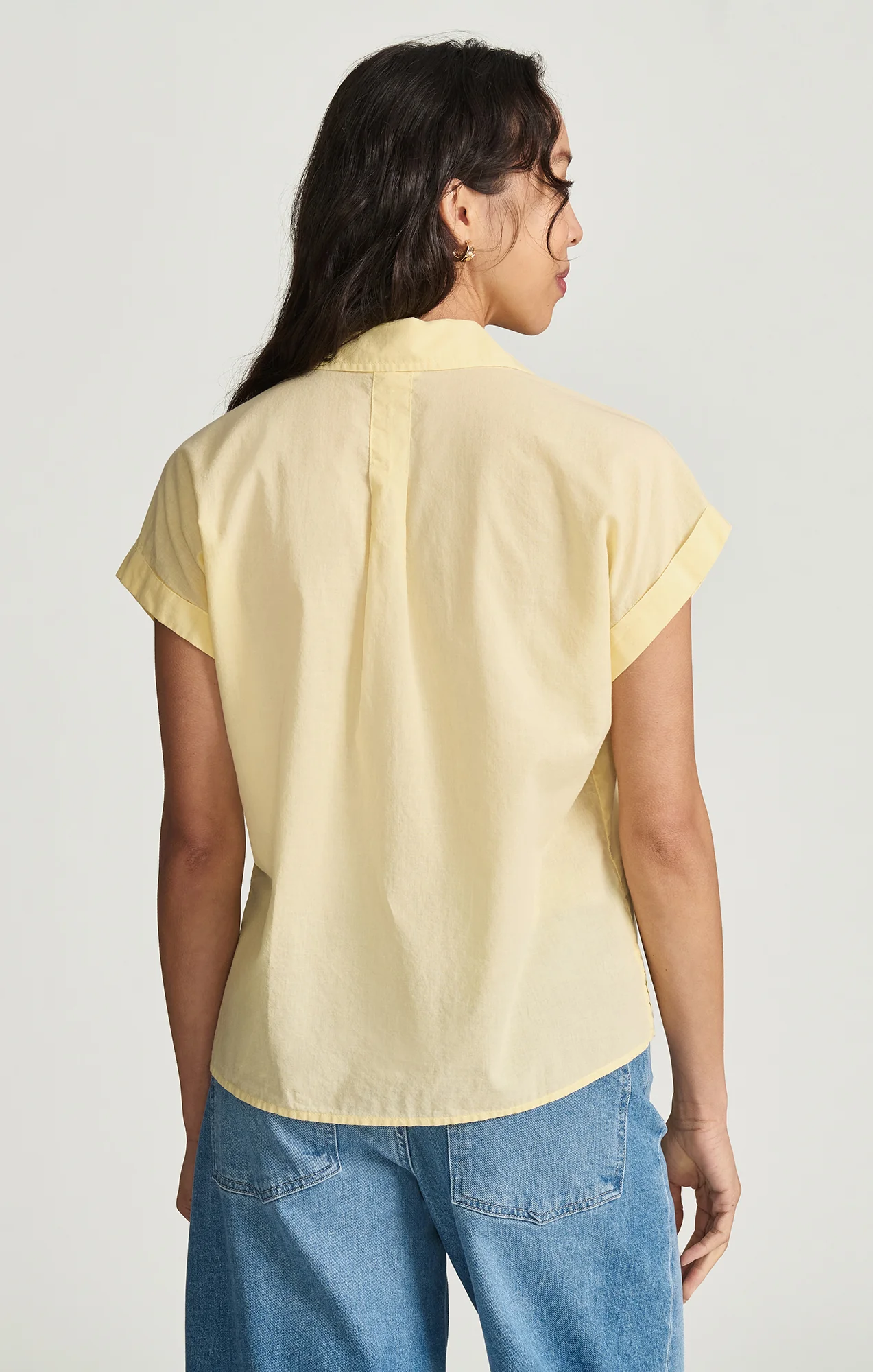 SLEEVELESS BUTTON-UP SHIRT IN SUNLIGHT - Image 3
