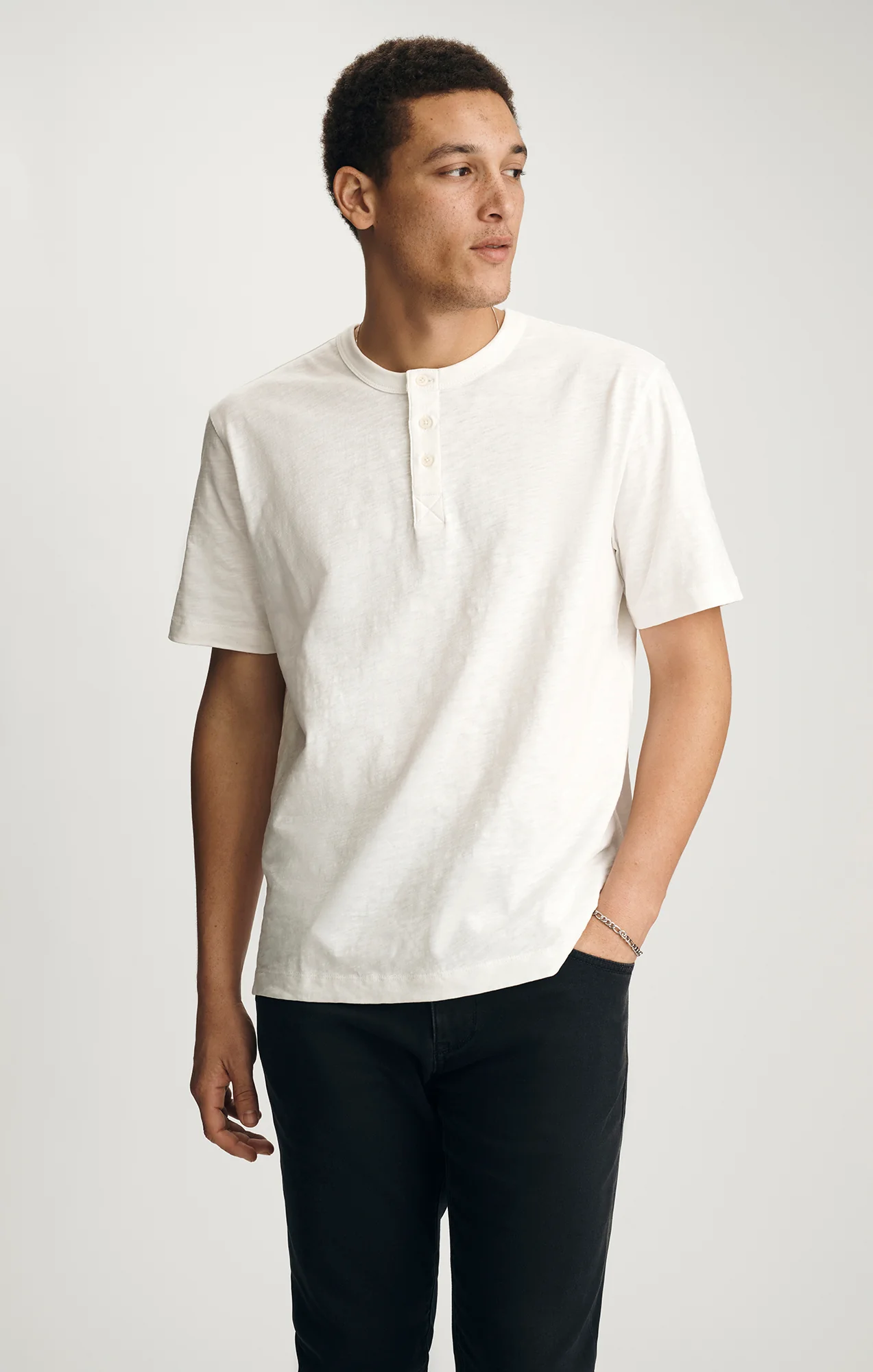 SLUB HENLEY T-SHIRT IN ANTIQUE WHITE