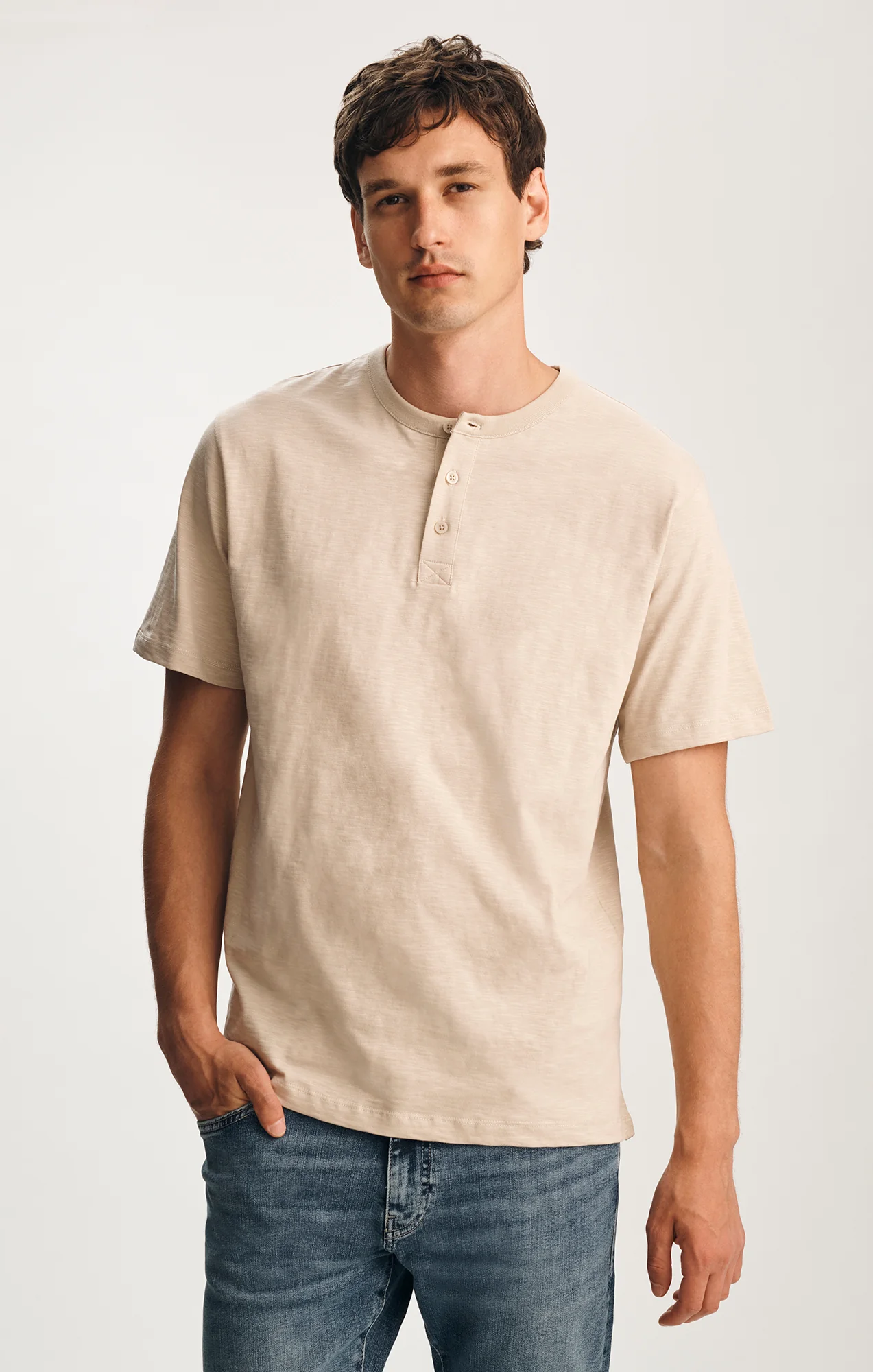 SLUB HENLEY T-SHIRT IN FEATHER GREY
