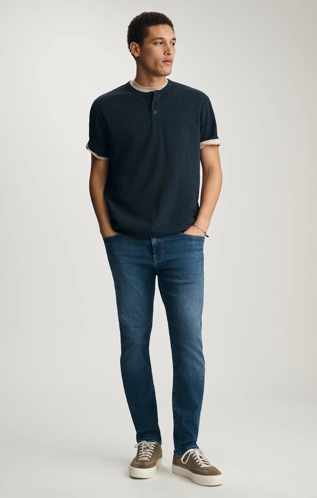 SLUB HENLEY T-SHIRT IN NAVY - Image 4