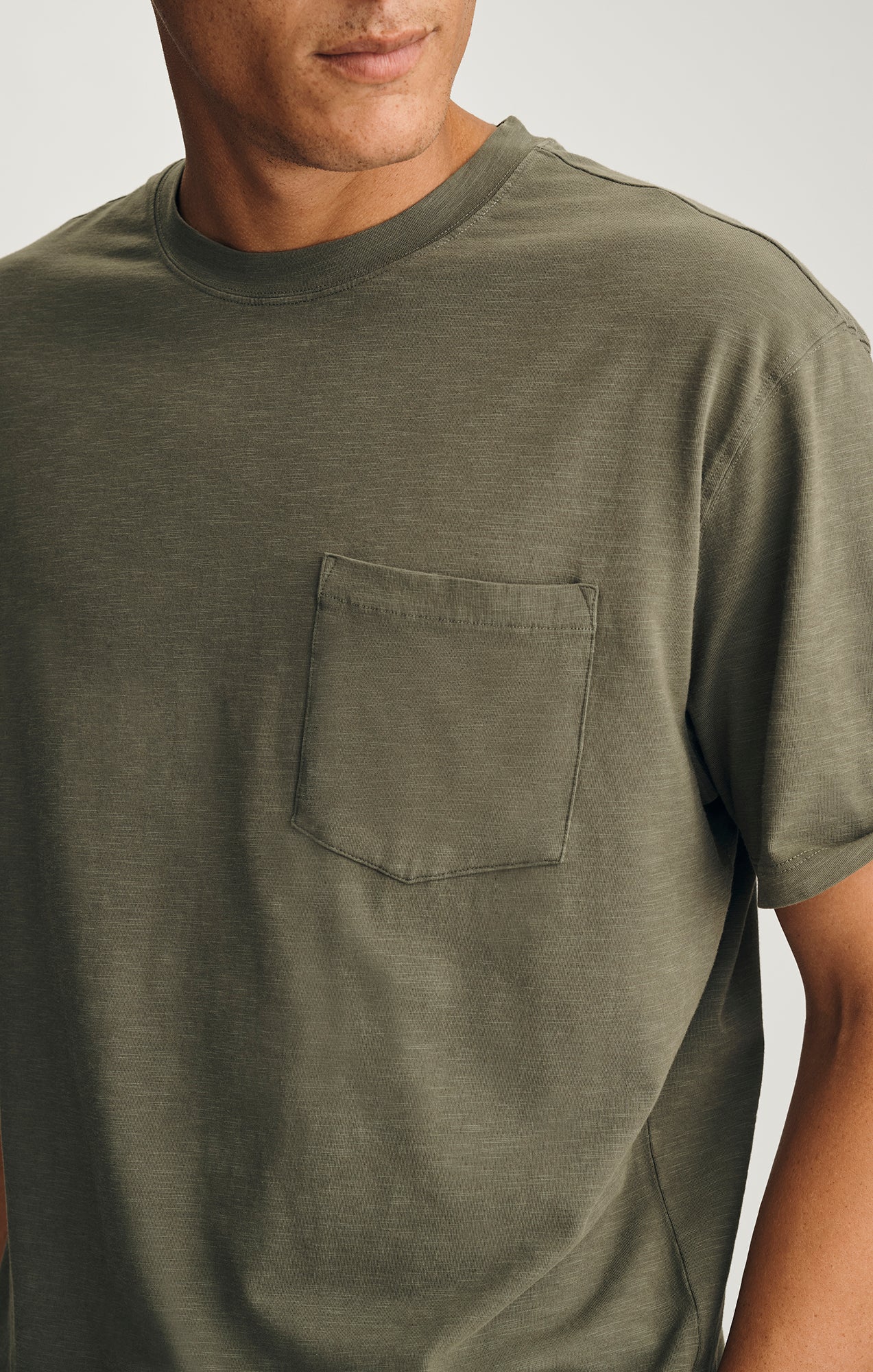 SLUB POCKET T-SHIRT IN GRAPE LEAF - Image 2