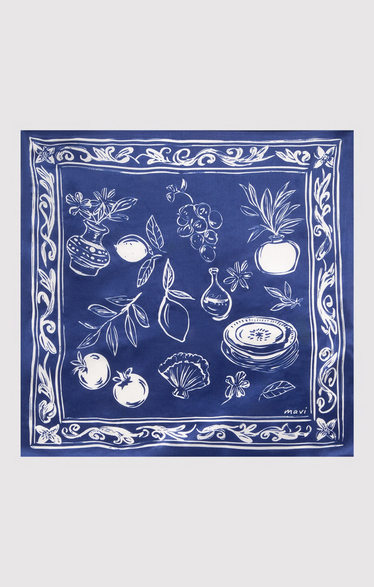 SMALL SILK PICNIC BANDANA IN NAVY BLUE