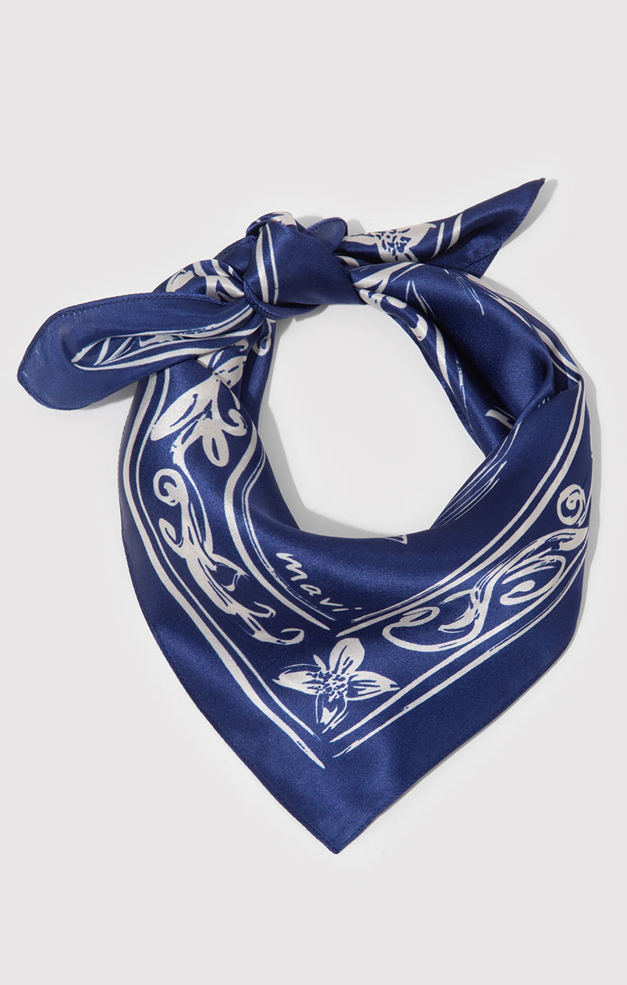 SMALL SILK PICNIC BANDANA IN NAVY BLUE - Image 2