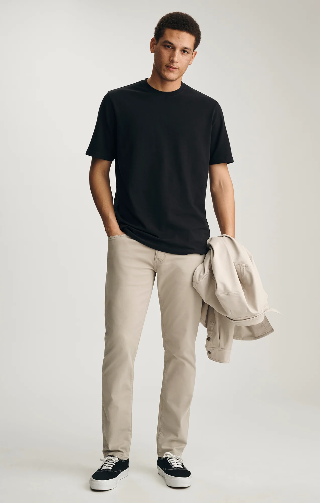 SOFT SLUB CREW NECK T-SHIRT IN BLACK - Image 3
