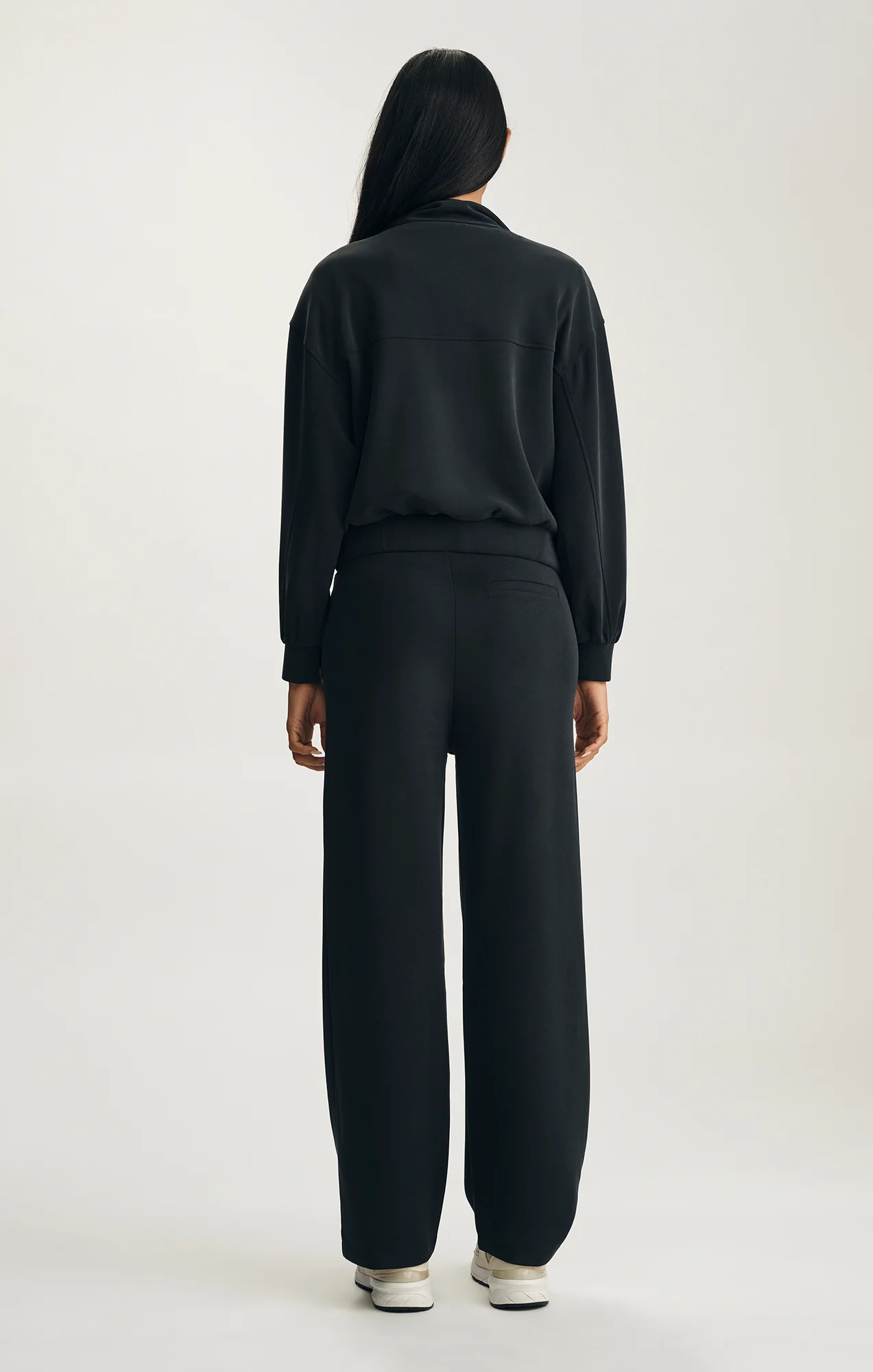 SPORTY LUXE TENCEL™ PANTS IN BLACK - Image 4