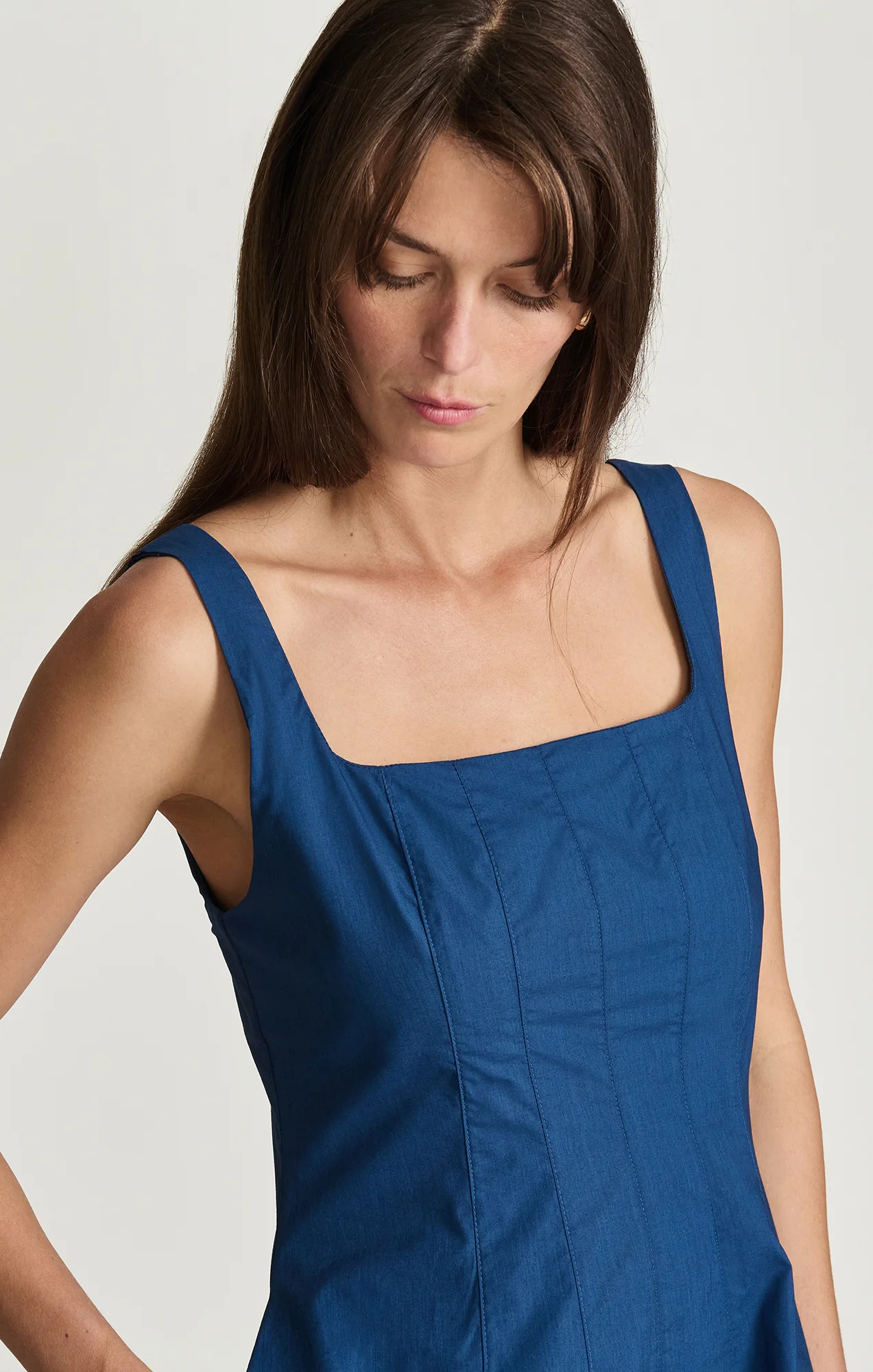SQUARE NECK SEAMED MINI DRESS IN NAVY PEONY - Image 3