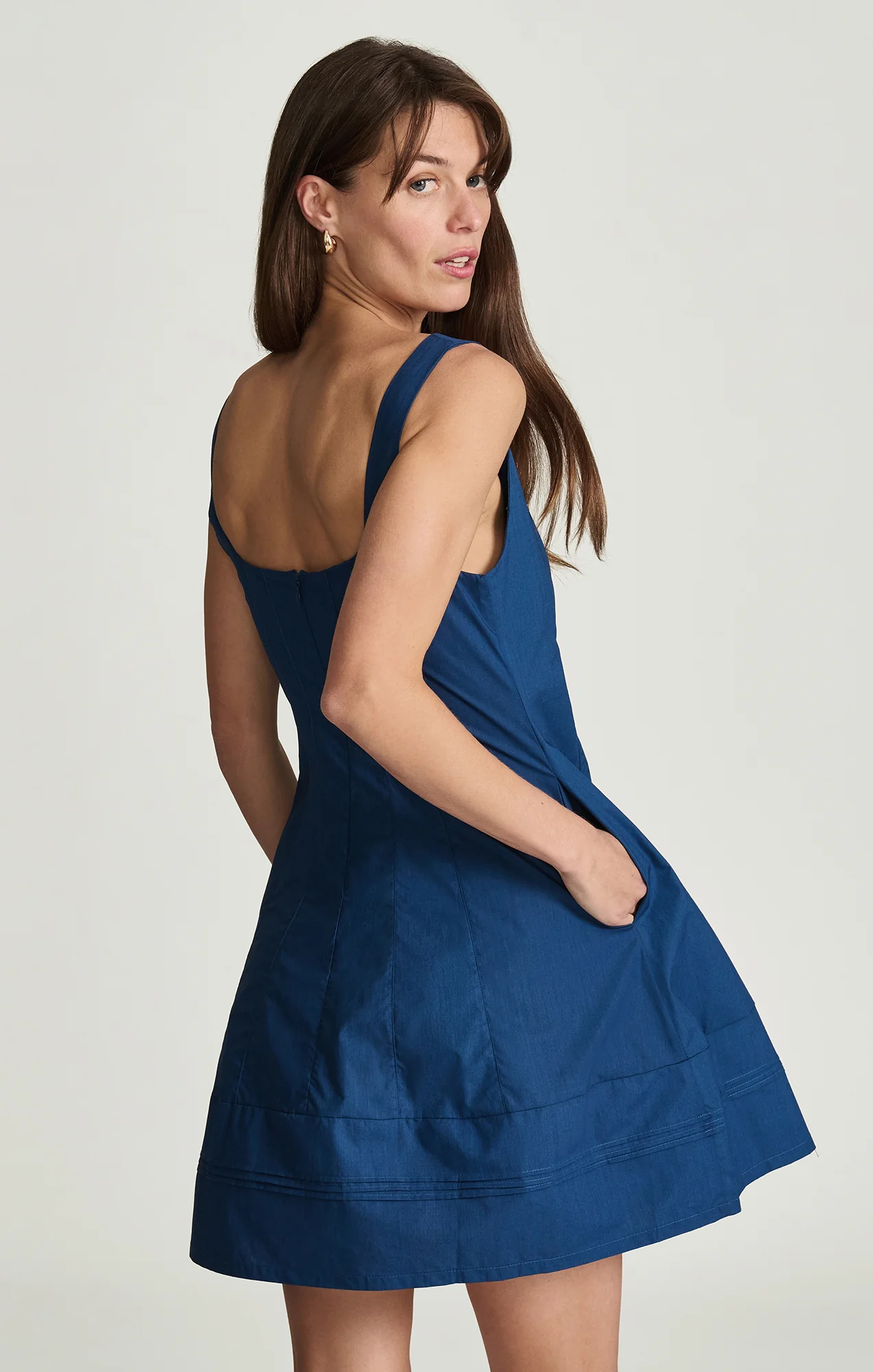 SQUARE NECK SEAMED MINI DRESS IN NAVY PEONY - Image 4