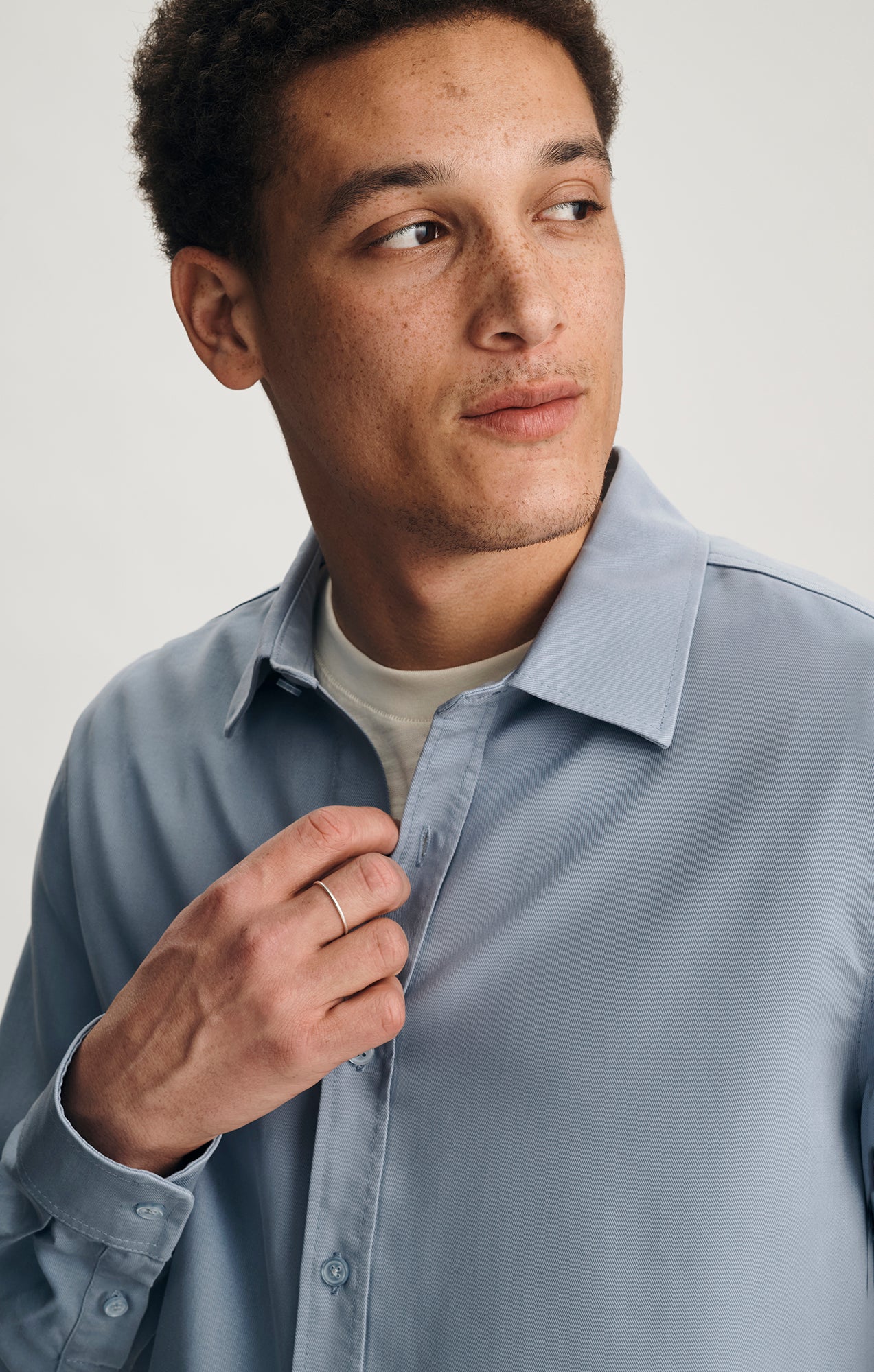 TENCEL™ BUTTON-UP SHIRT IN KENTUCKY BLUE - Image 3