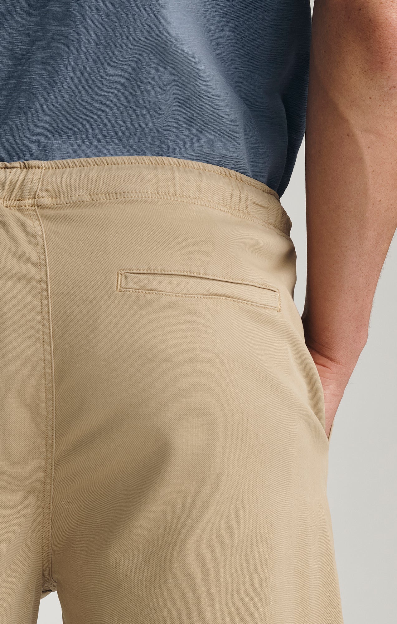 TENCEL™ DRAWSTRING 7" INSEAM SHORTS IN OLIVE GRAY - Image 6