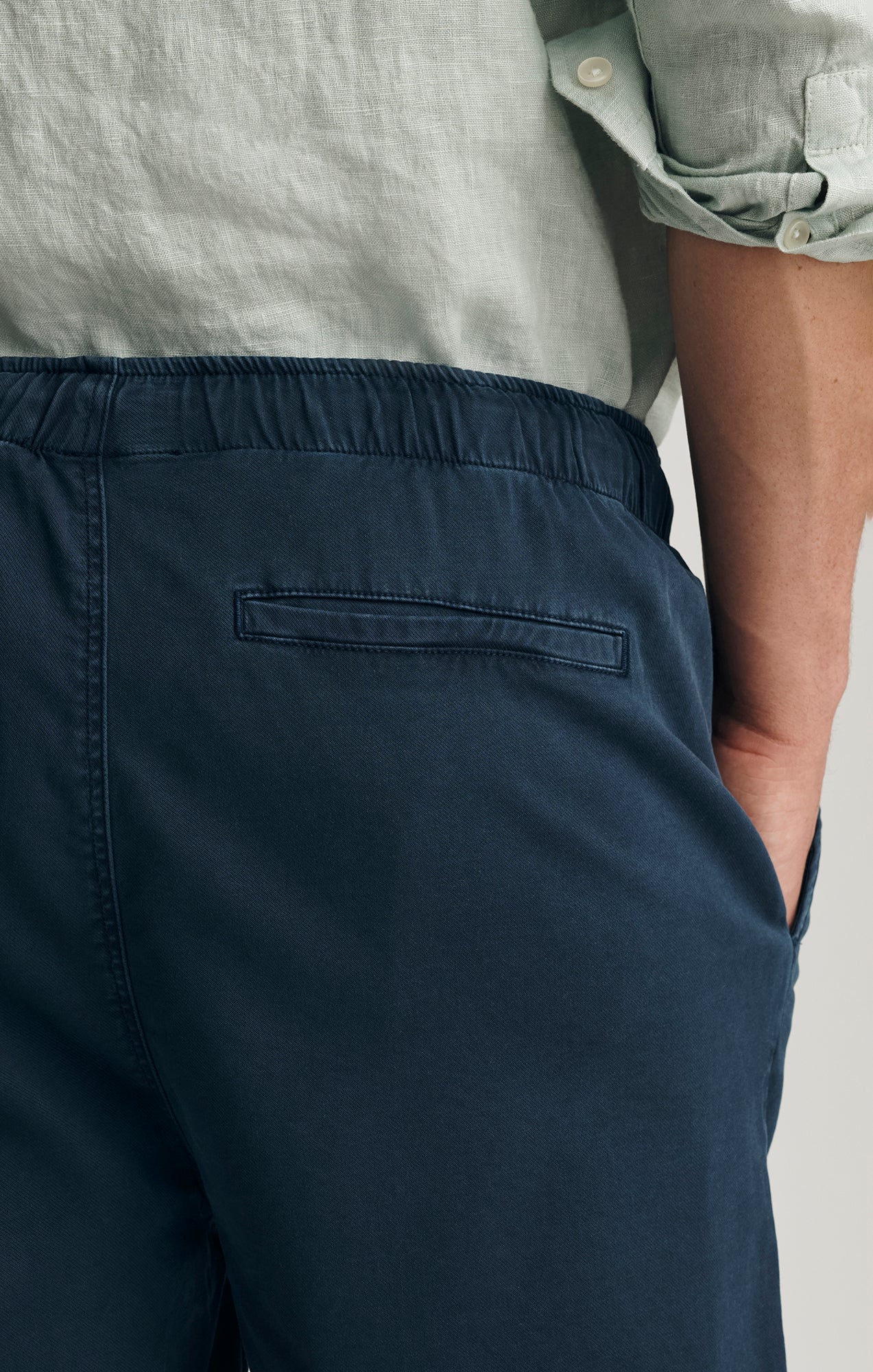 TENCEL™ DRAWSTRING 7" INSEAM SHORTS IN TOTAL ECLIPSE - Image 5