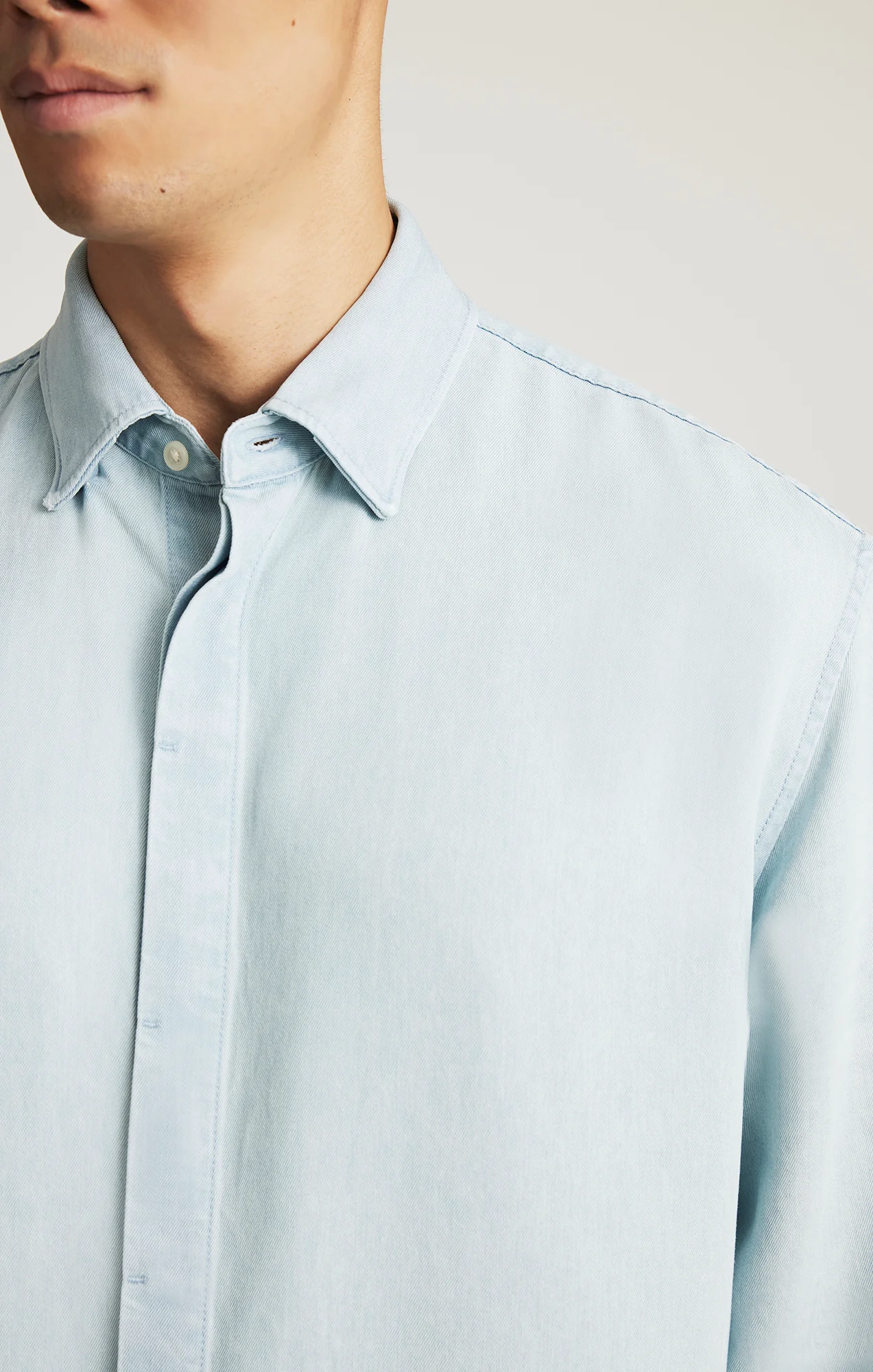 EDITION LONG SLEEVE BUTTON-UP SHIRT IN INDIGO - Image 4