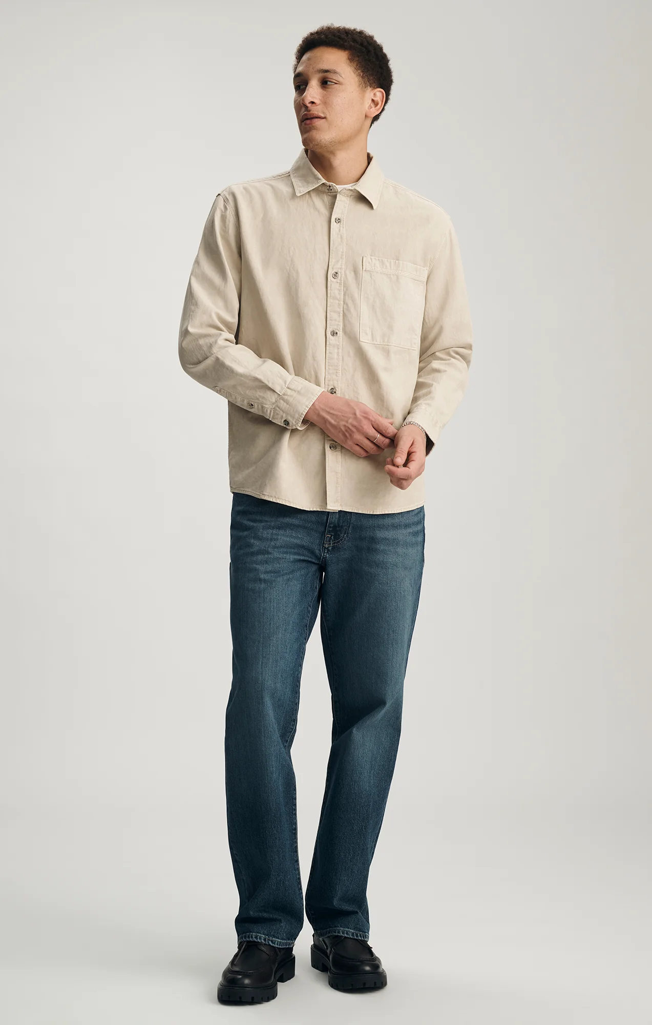 TENCEL™ ONE POCKET BUTTON-UP SHIRT IN FEATHER GRAY - Image 4