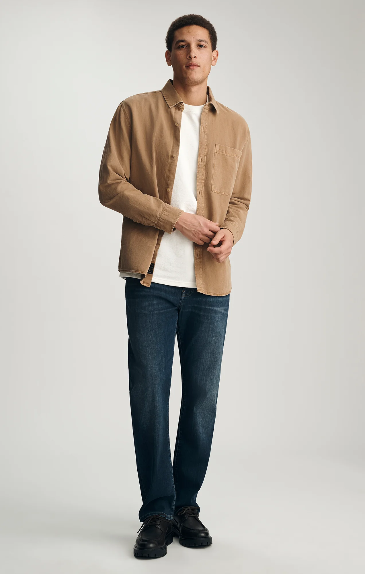 TENCEL™ ONE POCKET BUTTON-UP SHIRT IN TIGER'S EYE - Image 5