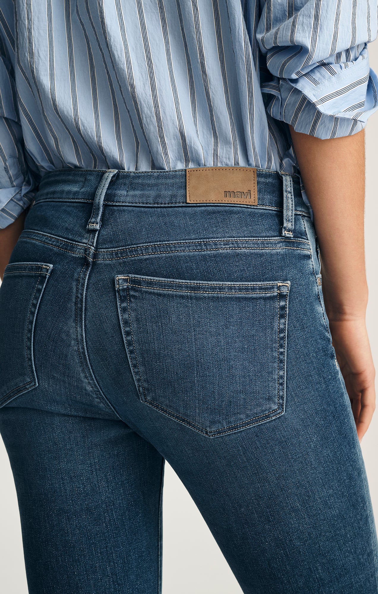 TESS SKINNY IN DARK BRUSHED FEATHER LUXE - Image 6