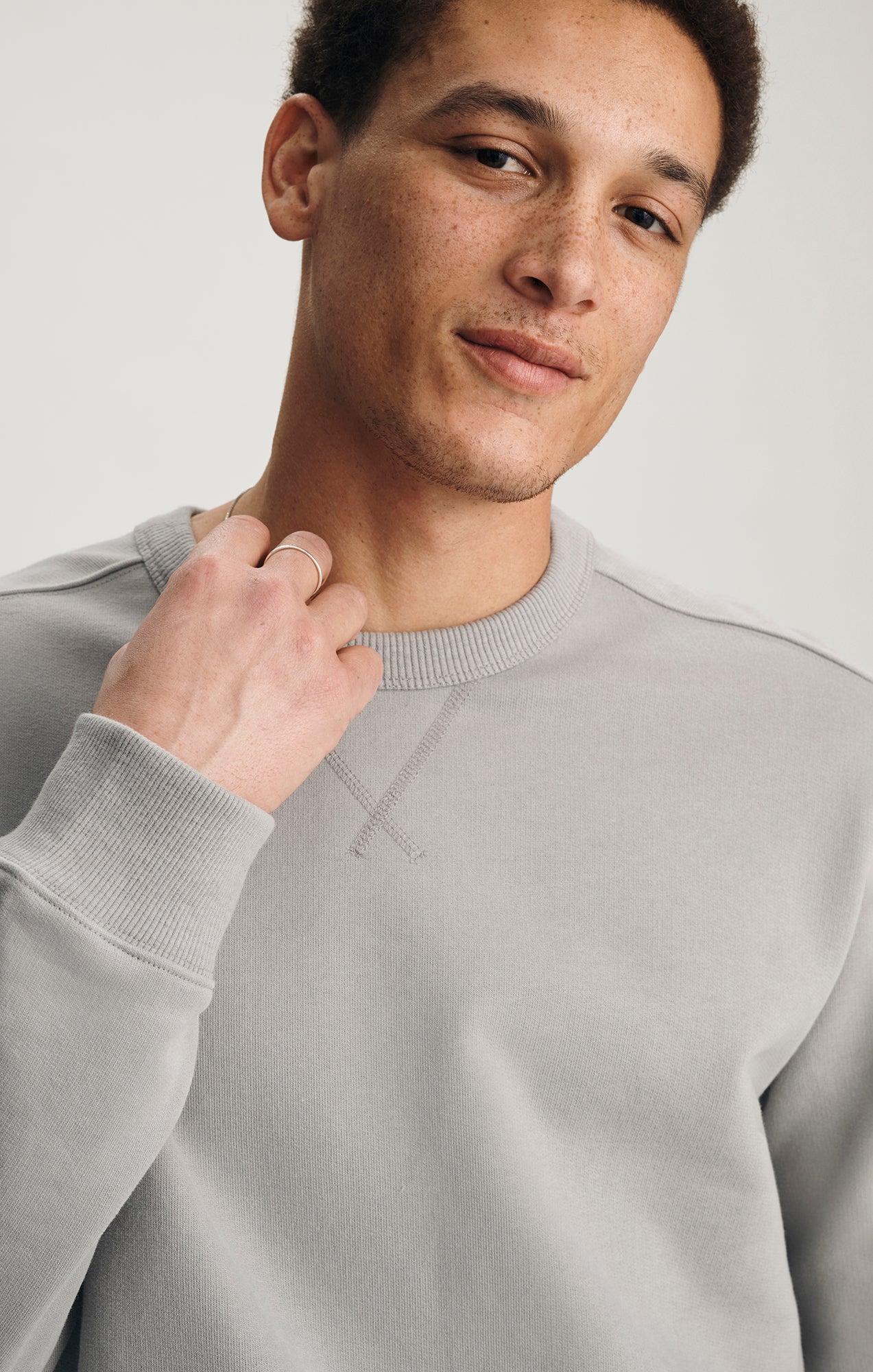 V-STITCH CREW NECK SWEATSHIRT IN ALLOY - Image 3