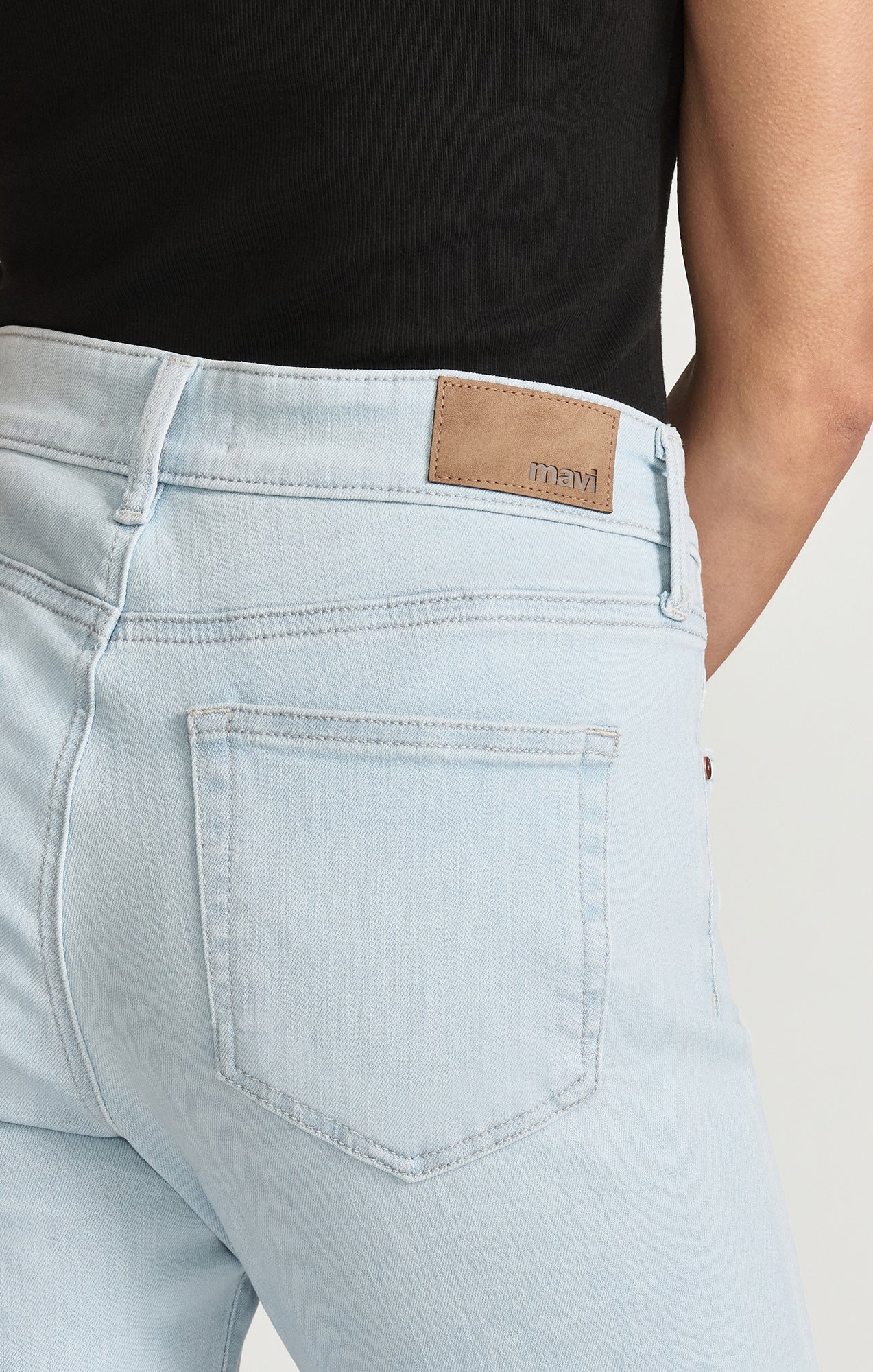 VICKY CROPPED BOOTCUT IN BLEACHED FLEX BLUE - Image 5