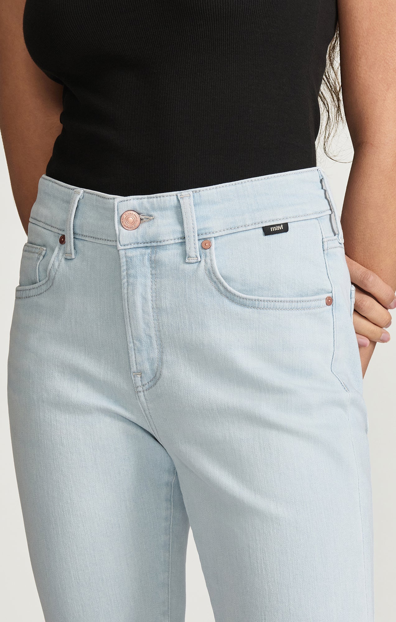 VICKY CROPPED BOOTCUT IN BLEACHED FLEX BLUE - Image 6