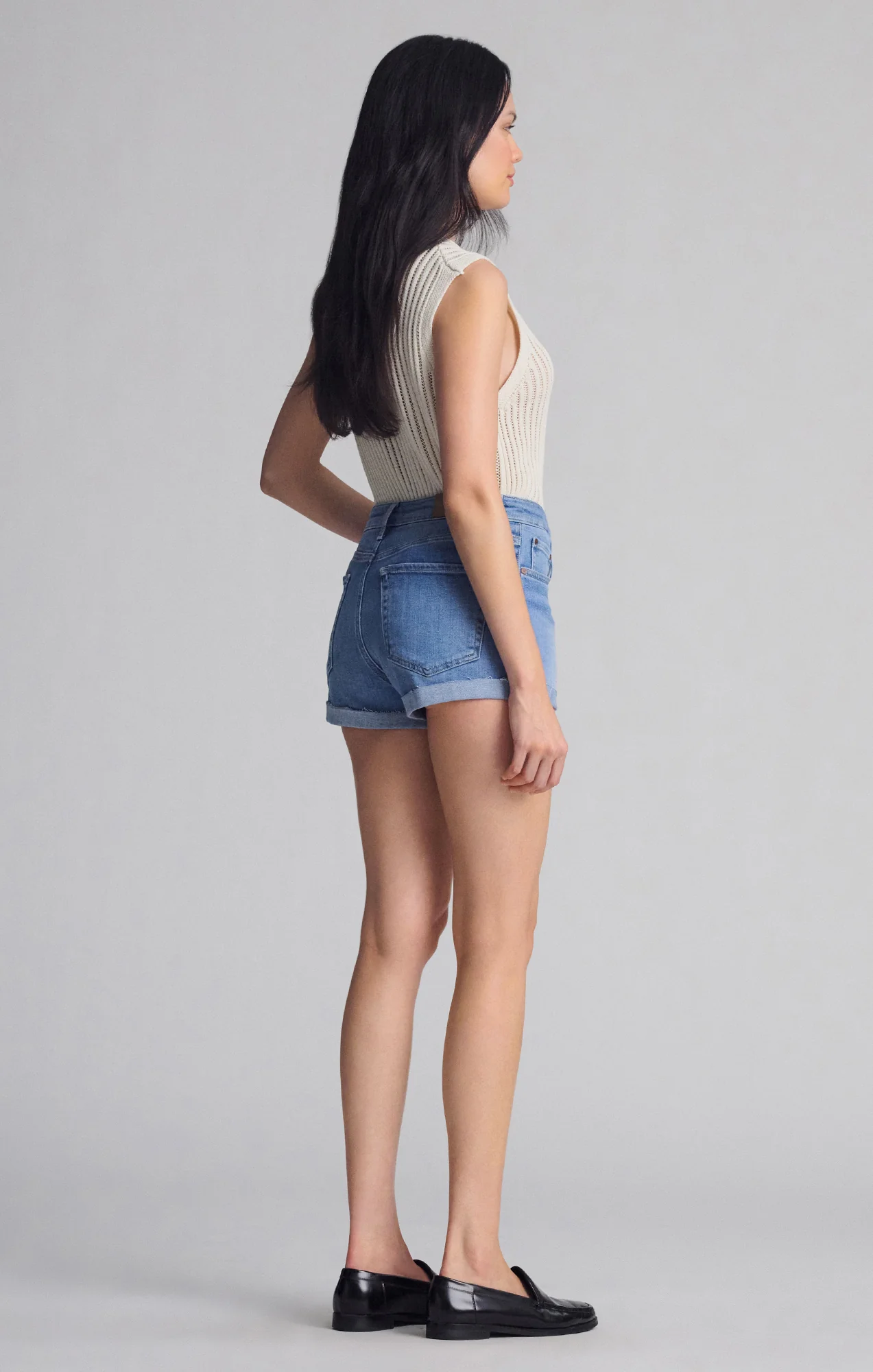 VIVIA CUFFED SHORTS IN LIGHT FLEX BLUE - Image 4