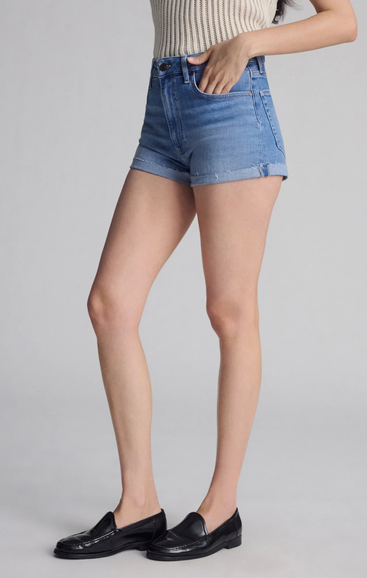 VIVIA CUFFED SHORTS IN LIGHT FLEX BLUE - Image 5