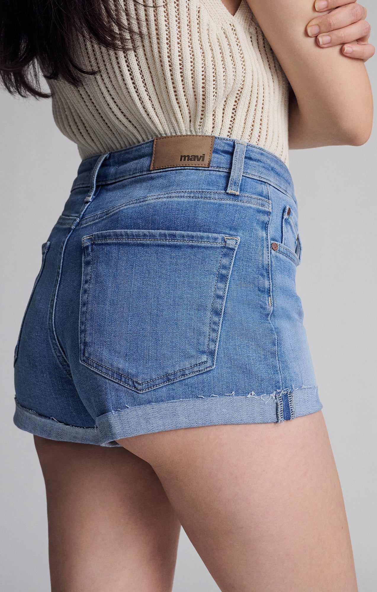 VIVIA CUFFED SHORTS IN LIGHT FLEX BLUE - Image 6