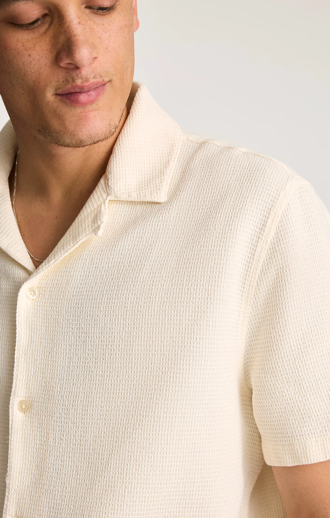 WAFFLE KNIT CAMP COLLAR SHIRT IN ANTIQUE WHITE - Image 4