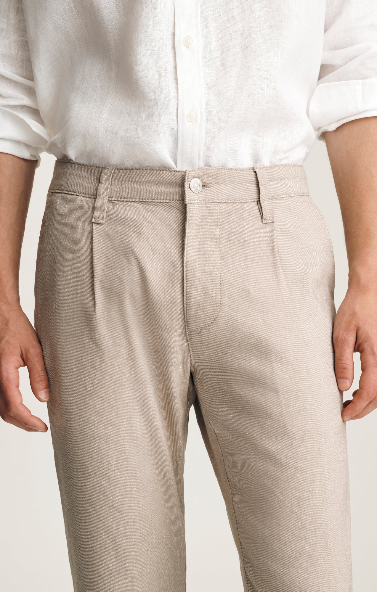 WILL PLEATED STRAIGHT CHINO IN COFFEE LINEN - Image 6