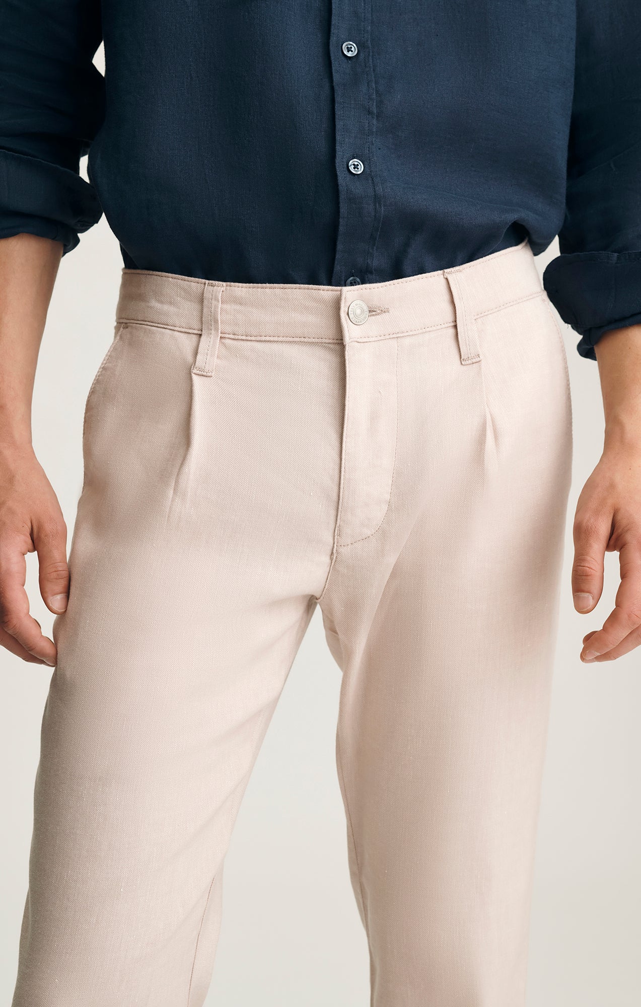 WILL PLEATED STRAIGHT CHINO IN CREAM LINEN - Image 5