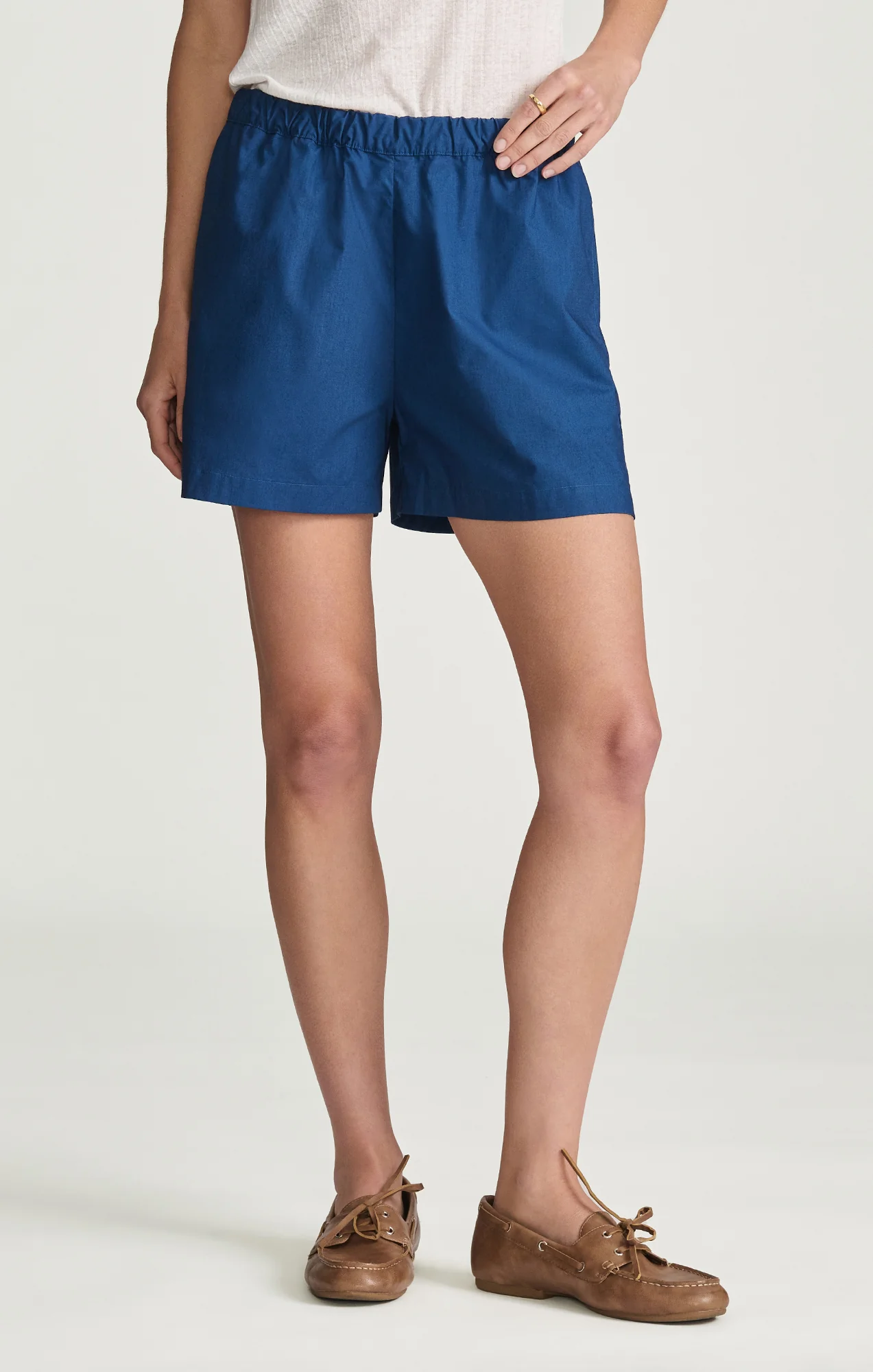 WOVEN PULL-ON SHORTS IN NAVY PEONY - Image 6