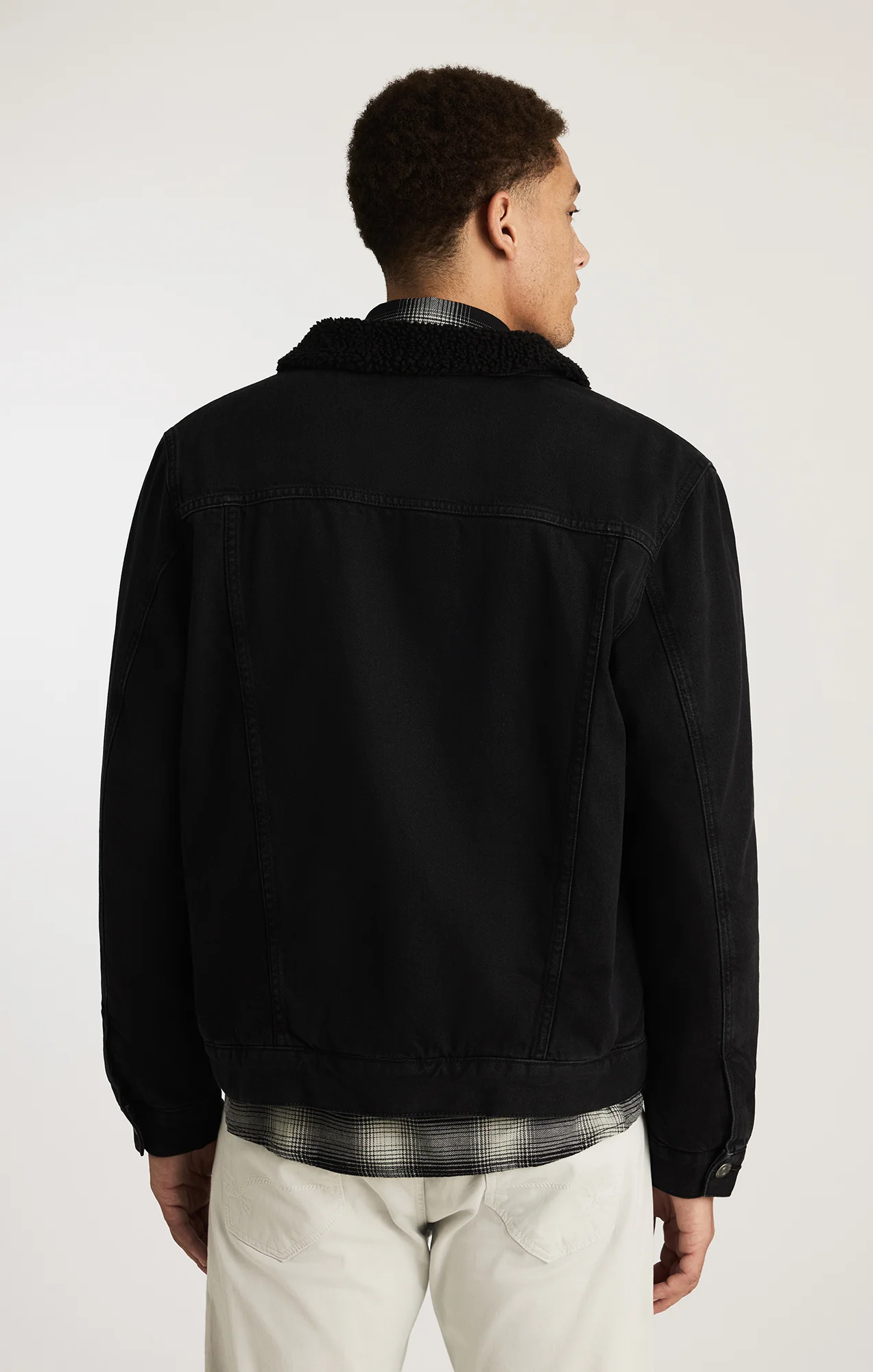 ZANDER SHERPA TRUCKER JACKET IN BLACK SHERPA CLASSIC DENIM - Image 3