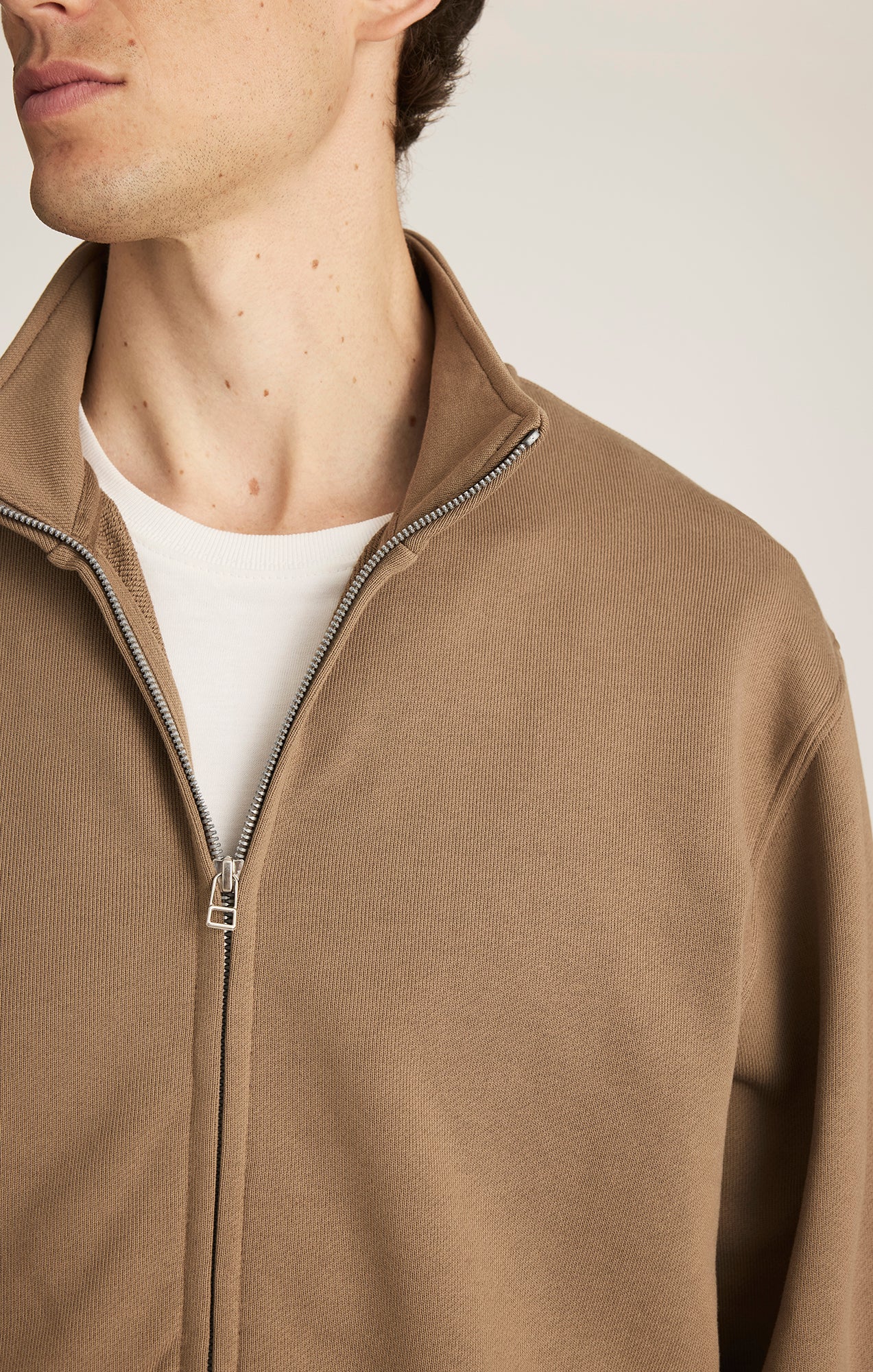 EDITION FULL ZIP SWEATSHIRT IN SHITAKE - Image 4